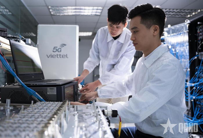 Các kỹ sư Viettel nghiên cứu, làm chủ công nghệ lõi trong lĩnh vực 5G.