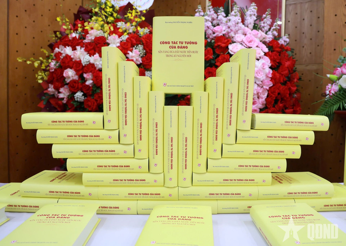 Cuốn sách “Công tác tư tưởng của Đảng - Nền tảng đưa đất nước tiến bước trong kỷ nguyên mới” của Đại tướng Nguyễn Trọng Nghĩa.