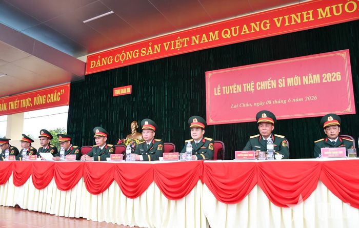 Các đại biểu dự lễ tuyên thệ chiến sĩ mới. 