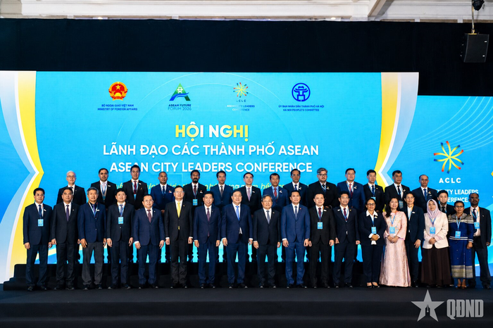 Phó thủ tướng Thường trực Chính phủ Phạm Gia Túc và các đại biểu dự hội nghị.