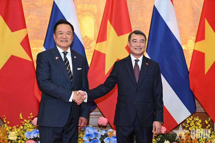 Thủ tướng Lê Minh Hưng và Thủ tướng Thái Lan Anutin Charnvirakul. Ảnh: TUẤN HUY