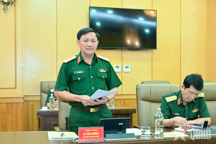 Trung tướng Lê Văn Hướng phát biểu.