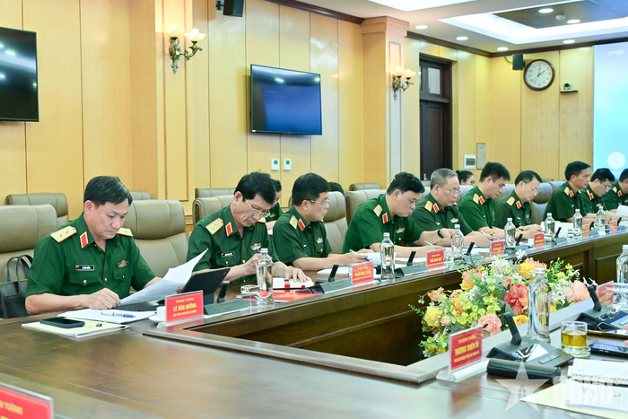 Các đại biểu dự phiên họp.