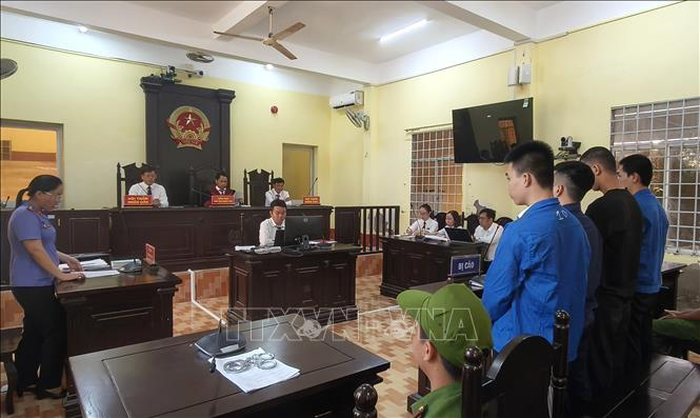 Quang cảnh phiên tòa.