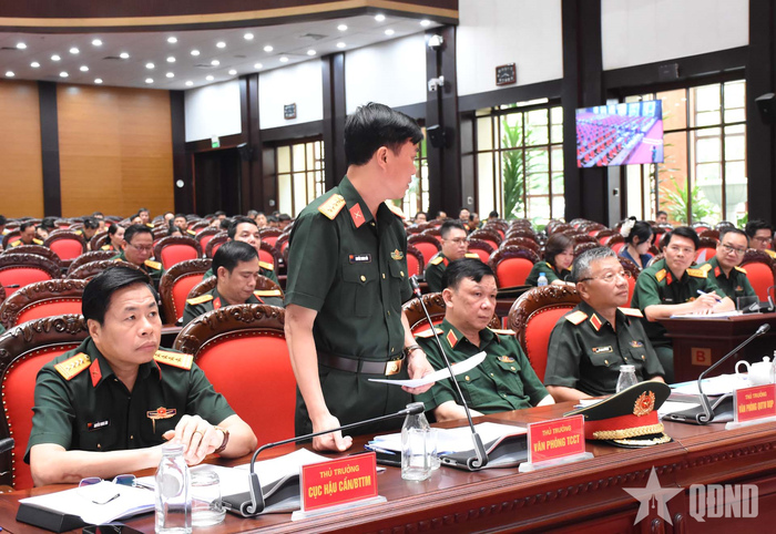 Đại biểu Văn phòng Tổng cục Chính trị phát biểu tại buổi tổng duyệt.