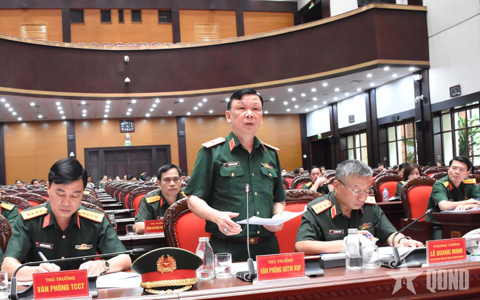 Đại biểu Văn phòng Bộ Quốc phòng phát biểu tại buổi tổng duyệt.