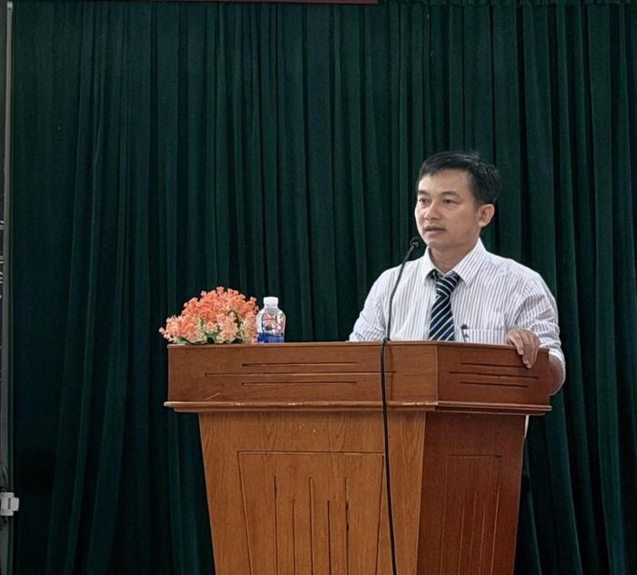 Ông Hồ Vũ - Giám đốc Ban Quản lý dự án đầu tư xây dựng xã Tiên Phước phát biểu nhận nhiệm vụ.