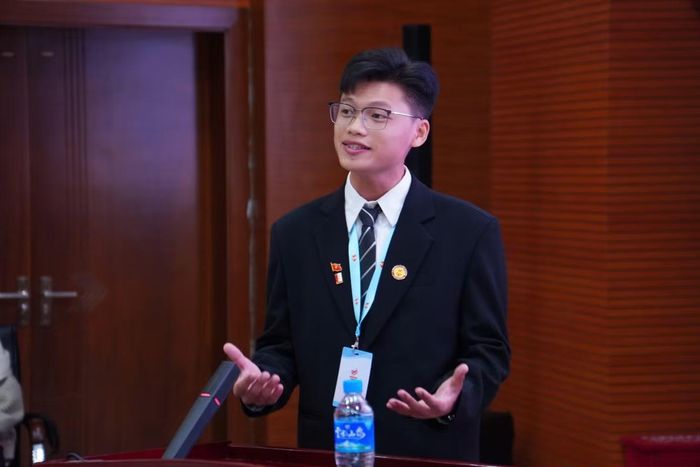 Đình Đạo thuyết trình tại Đại học Vân Nam (Trung Quốc) về tình hữu nghị Việt Nam – Trung Quốc.
