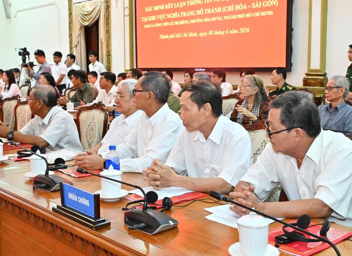  Các nhân chứng có mặt tại hội thảo. Ảnh: VIỆT DŨNG 