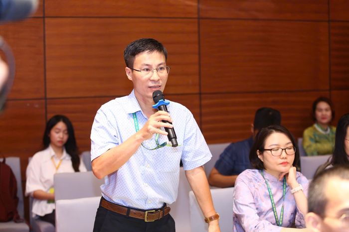  Phóng viên Báo SGGP nêu câu hỏi tại cuộc họp báo, chiều 8-6. Ảnh: ANH THƠ 