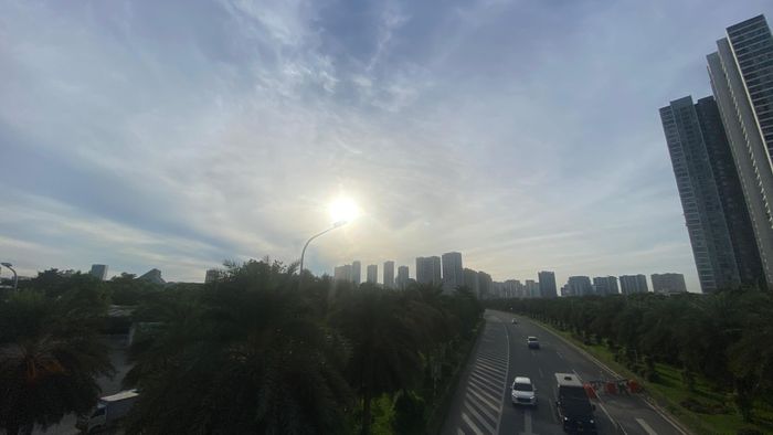 Thời tiết Hà Nội sáng 8-6, dấu hiệu sắp có không khí lạnh. Ảnh: PHÚC HẬU