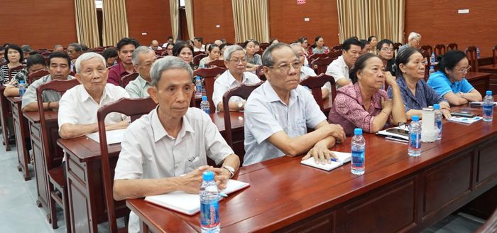  Cử tri phường Phú Lợi tham dự hội nghị tiếp xúc cử tri trước kỳ họp thứ 3 HĐND TPHCM 