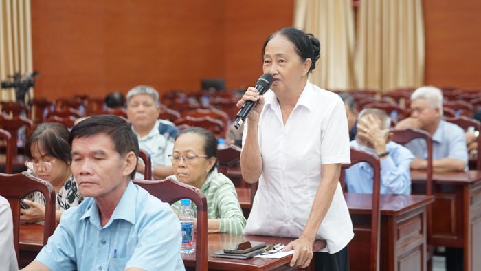  Các cử tri đóng góp ý kiến, kiến nghị đến các đại biểu 