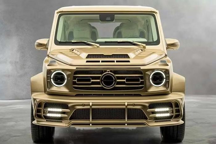 Mẫu xe SUV địa hình hạng sang Mercedes-AMG G63 chưa bao giờ là mẫu xe dành cho những người thích sự kín đáo, nhưng Mansory đã và đang luôn tìm được cách khiến chiếc SUV Đức trở nên nổi bật hơn nữa. và thành quả này chắc chắn sẽ khiến các đại gia Dubai sẵn sàng móc hầu bao để sở hữu.