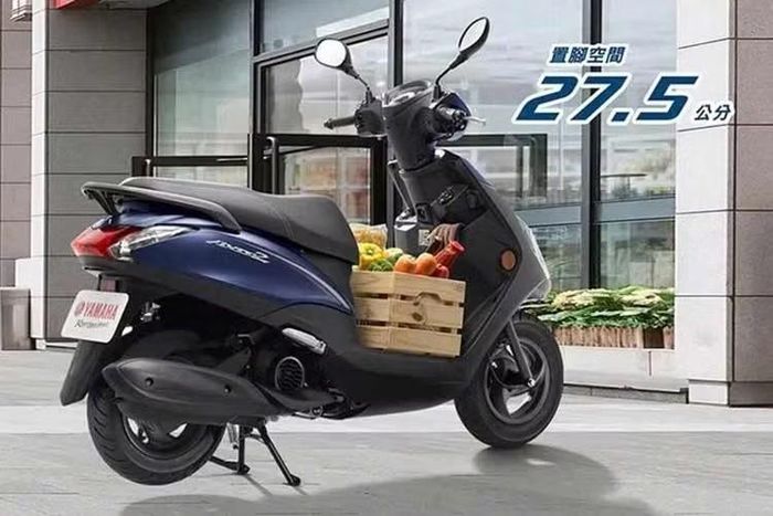 Đáng chú ý, dòng xe ga cỡ nhỏ này cũng tiết kiệm xăng khá tốt, có mức tiêu thụ trung bình chỉ 58 km/lít. Như thế với bình xăng 5,5 lít, Yamaha Axiz Z có khả năng di chuyển được quãng đường khoảng hơn 300 km mỗi lần nạp đầy bình. Nhờ đó, Axis Z đáp ứng tốt nhu cầu tăng tốc nhẹ nhàng và di chuyển linh hoạt trong điều kiện giao thông đô thị.