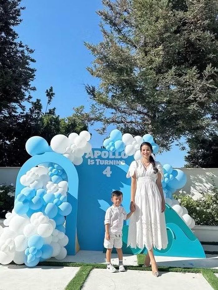 Những năm gần đây, người đẹp thường tổ chức sinh nhật cho các con tại biệt thự riêng ở Mỹ. Mỗi buổi tiệc đều được thiết kế theo sở thích của các bé, từ cách trang trí đến những hoạt động trải nghiệm dành cho khách mời nhí.