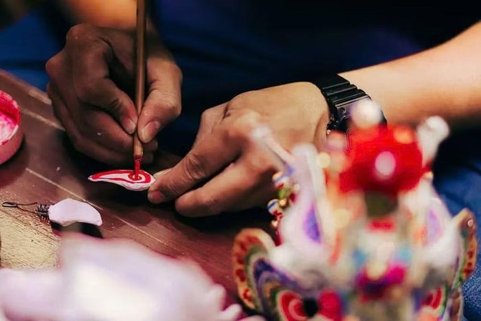 Từng chi tiết nhỏ nhất đều được anh Huân chăm chút tỉ mỉ để khơi gợi thật chân xác những hình ảnh lân cổ dần bị mai một. Ảnh: NVCC.