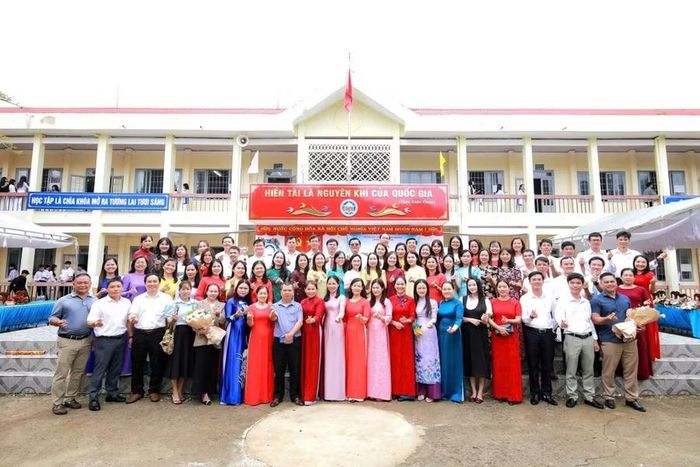 Sự nỗ lực của tập thể cán bộ, giáo viên được ghi nhận tại lễ tổng kết năm học 2025–2026. (Ảnh: NT)