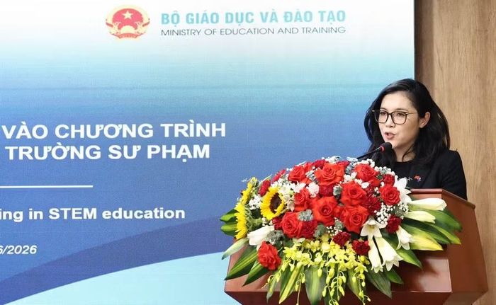 Bà Naomi Cook – Tham tán Phát triển, Đại sứ quán Australia phát biểu tại chương trình.