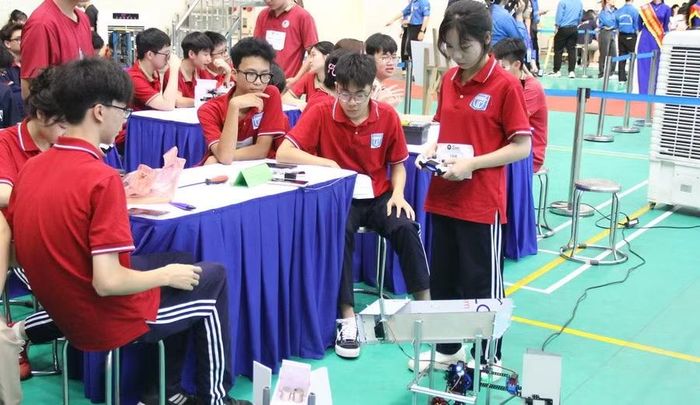 Cuộc thi HNUE - sáng tạo Robot năm 2025 do Trường Đại học Sư phạm Hà Nội tổ chức thu hút nhiều nữ sinh tham gia.