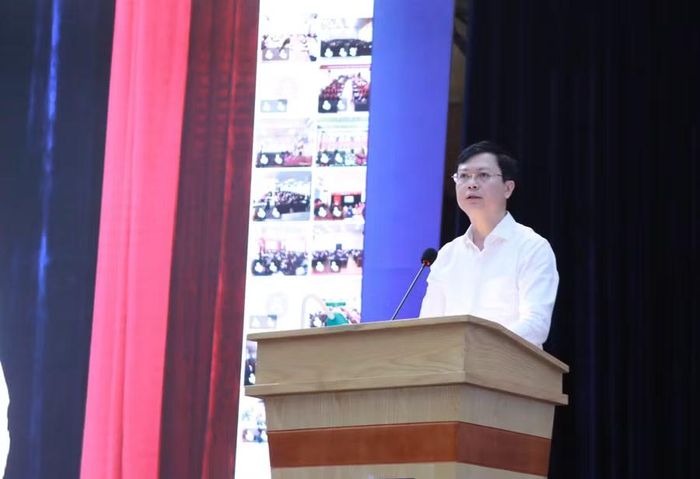 Ông Nguyễn Văn Hiền quán triệt nhiệm vụ tới toàn thể các bộ phận tham gia công tác tổ chức Kỳ thi trên địa bàn thành phố.