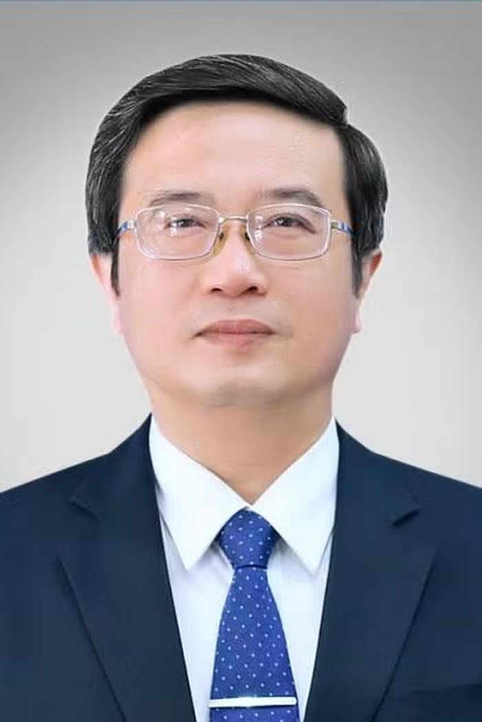 GS.TS Nguyễn Vũ Quốc Huy 0 Quyền Giám đốc Đại học Huế.
