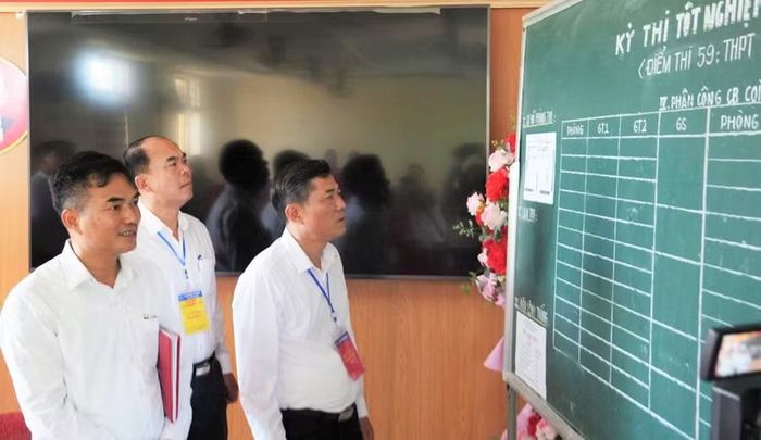 Sơ đồ phòng thi được niêm yết tại phòng hội đồng thi Trường THPT Nam Đàn 2 (Thiên Nhẫn, Nghệ An). Ảnh: Hồ Lài