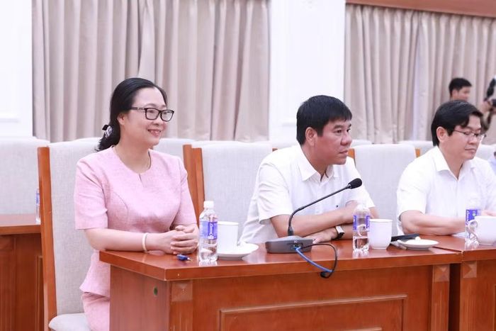 Thứ trưởng Nguyễn Thị Quyên Thanh và đại diện các vụ, cục thuộc Bộ GD&amp;ĐT tham dự hội nghị.