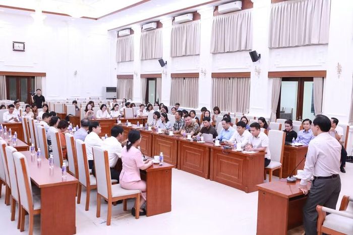 Buổi gặp mặt diễn ra trong không khí thân tình, cởi mở.
