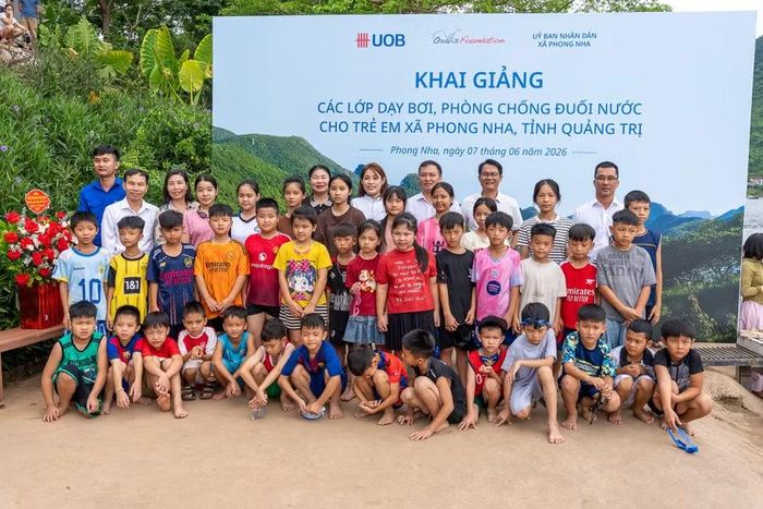 Oxalis Foundation phối hợp với UBND xã Phong Nha khai giảng lớp dạy bơi.