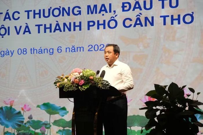 Ông Trần Đức Thắng, Bí thư Thành ủy Hà Nội, phát biểu tại hội nghị.