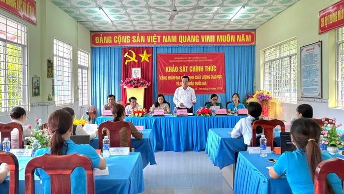 Quang cảnh buổi làm việc.
