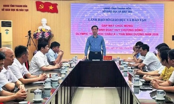Sở GD&ĐT Thanh Hóa tổ chức gặp mặt, khen thưởng em Nguyễn Bảo Khánh và thầy Nguyễn Văn Nhiệm.