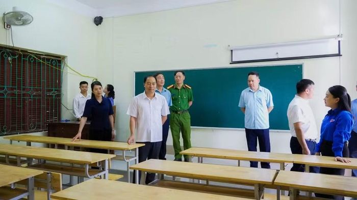 Kiểm tra công tác chuẩn bị Kỳ thi tốt nghiệp THPT 2026 tại xã Pà Vầy Sủ.