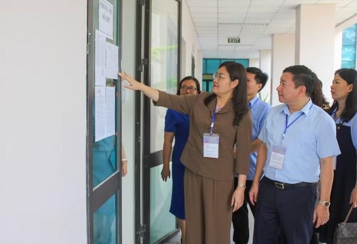 Phó Chủ tịch UBND tỉnh Hà Lan Anh kiểm tra công tác chuẩn bị Kỳ thi tốt nghiệp THPT năm 2026 tại Trường THPT chuyên Biên Hòa.