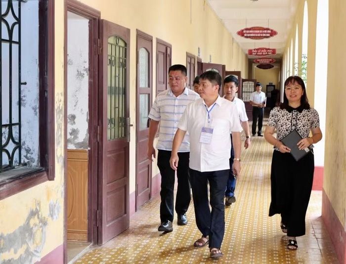 Đoàn kiểm tra điều kiện cơ sở vật chất chuẩn bị cho Kỳ thi tốt nghiệp THPT năm 2026.