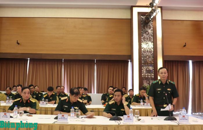 Thiếu tướng Hoàng Hữu Chiến phát biểu tại buổi họp của đoàn công tác. Ảnh: Viết Lam