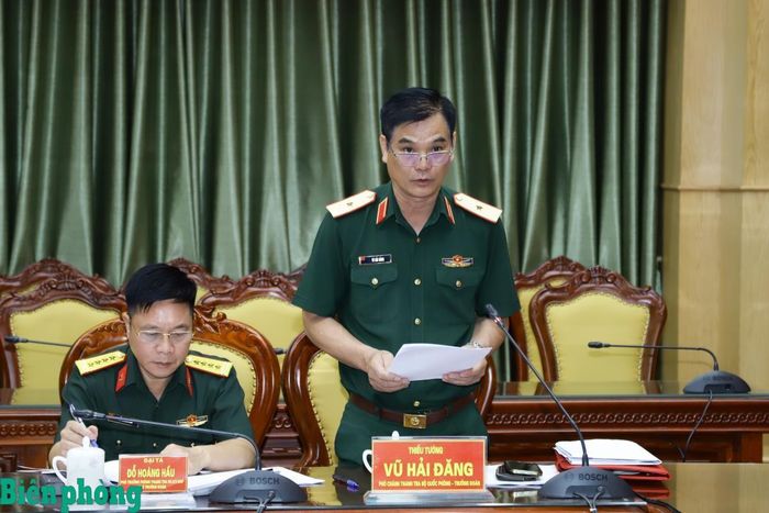 Thiếu tướng Vũ Hải Đăng công bố quyết định thanh tra chuyên đề cơ sở nhà, đất dôi dư sau sắp xếp đối với Bộ đội Biên phòng. Ảnh: Ngọc Lâm
