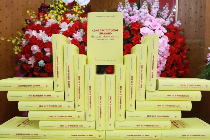 Cuốn sách “Công tác tư tưởng của Đảng - Nền tảng đưa đất nước tiến bước trong kỷ nguyên mới” của Đại tướng Nguyễn Trọng Nghĩa.