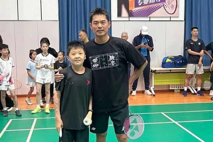 Xuanxuan được thi đấu giao hữu với thần tượng Lin Dan.