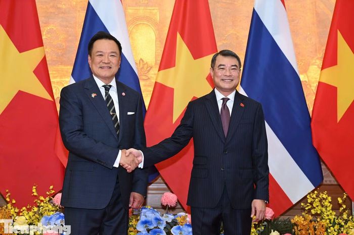 Thủ tướng Lê Minh Hưng và Thủ tướng Thái Lan Anutin Charnvirakul. Ảnh: Như Ý
