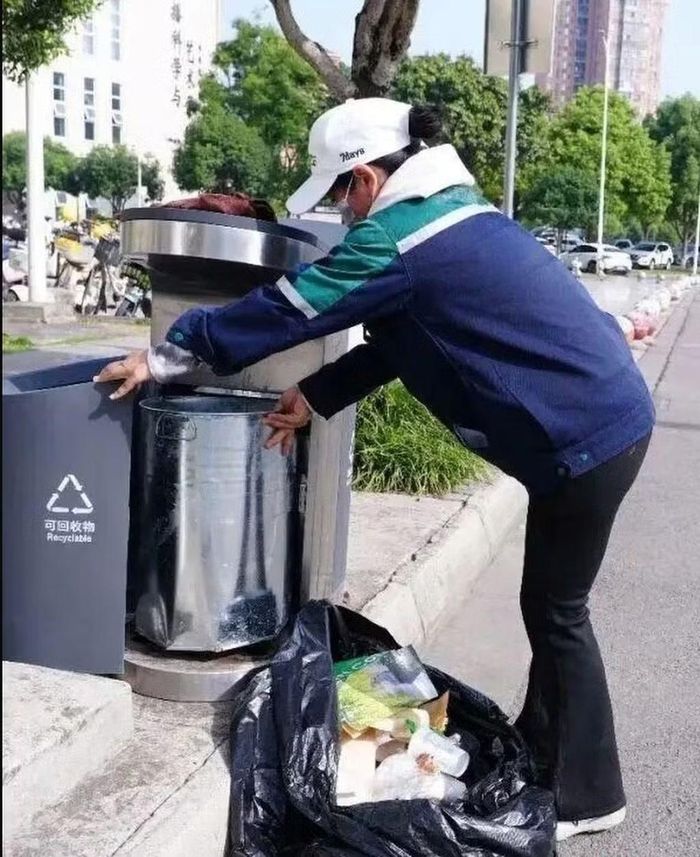 Công việc thường ngày của cô Li. Ảnh: Baidu