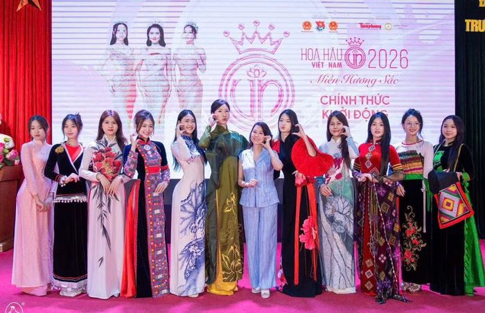 Sinh viên tích cực tập luyện chuẩn bị cho chương trình giao lưu với Ban Tổ chức cuộc thi Hoa hậu Việt Nam năm 2026.