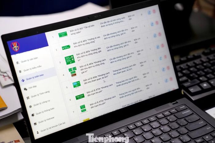 Các thông tin về biển báo giao thông được tích hợp trong ứng dụng có thể tra cứu nhanh chóng như một cuốn cẩm nang di động.