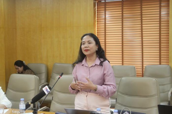  Phó Giáo sư, Tiến sĩ Nguyễn Thị Lan, Phó Trưởng khoa Pháp luật Dân sự, Đại học Luật Hà Nội tham gia ý kiến. Ảnh: Vũ Mạnh. 