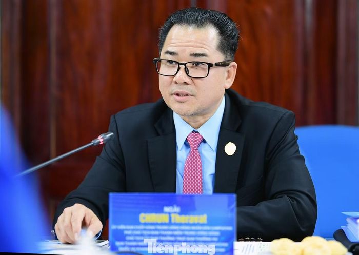 Ông Chrun Theravat trao đổi tại chương trình. Ảnh: Xuân Tùng