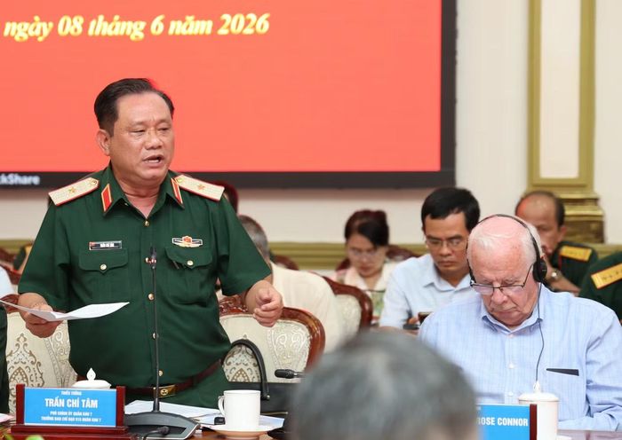 Thiếu tướng Trần Chí Tâm thông tin tại hội thảo.