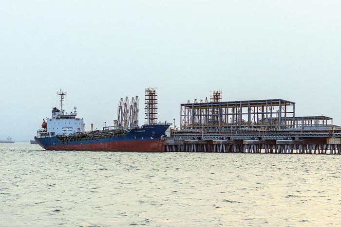 Sản phẩm MFO được xuất bán tại cảng xuất sản phẩm đường thủy (Jetty)