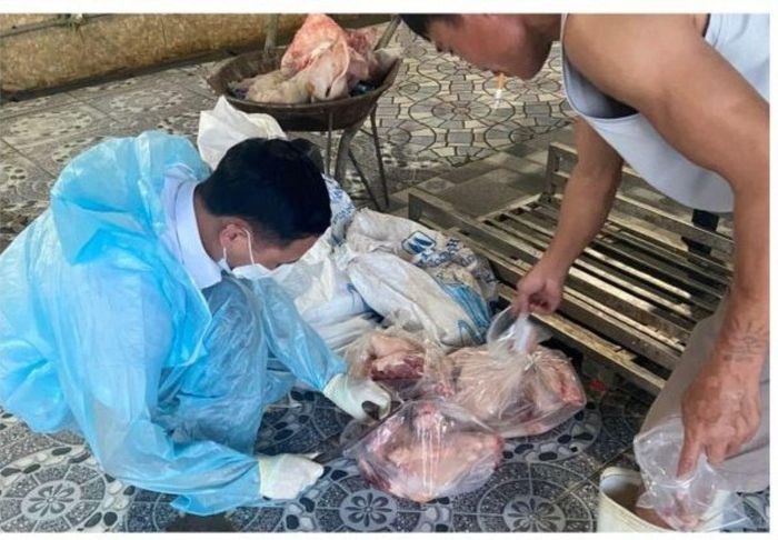 Cơ quan chức năng lấy mẫu giám định