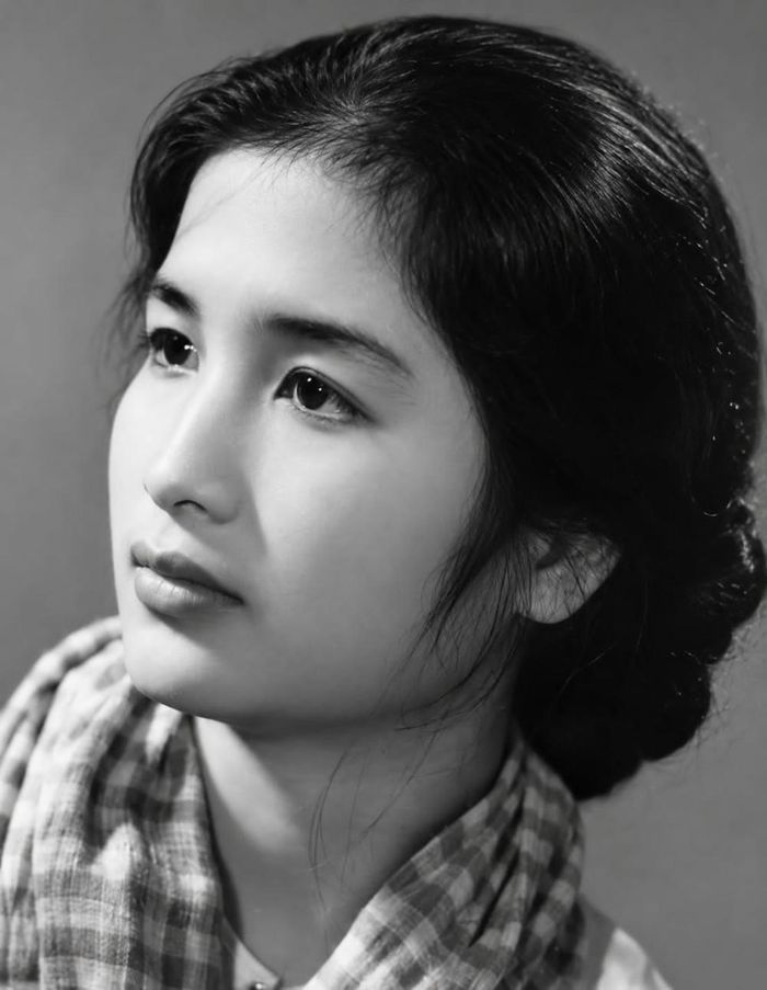 Khi bước vào điện ảnh, Trà Giang sở hữu một đặc điểm mà các đạo diễn nhận ra ngay: đôi mắt. Không lớn theo kiểu Tây phương nhưng sâu, ấm và giàu sức biểu cảm đến mức khán giả gọi đó là "đôi mắt biết nói". Chỉ cần nhìn vào ống kính, không cần lời thoại, bà đã truyền được nội tâm của nhân vật.